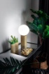 Immagine di Lampada Da Tavolo Birillo Oro Con Sfera Vetro Bianco Perenz