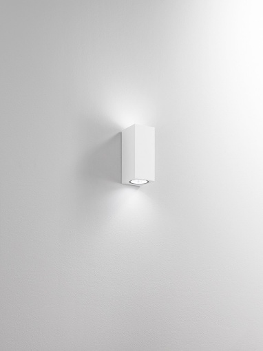 Immagine di Applique Parallelepipedo Da Esterno Bianca Biemissione GU10 Monolite IP65 Perenz