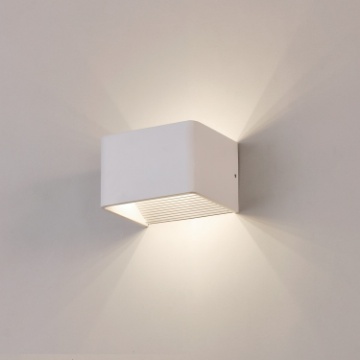Immagine di Applique Cubo Bianco Doppia Emissione Led 2700k o 3000k L12 cm ACB
