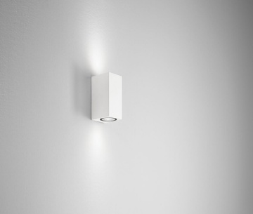 Immagine di Applique Moderna Prisma Bianco Luce Sopra e Sotto Da Esterno IP54 Ischia Isyluce 540