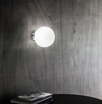 Immagine di Applique Moderna Cromo Grape Sfera Vetro Bianco 20 cm Perenz