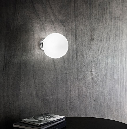 Immagine di Applique Moderna Cromo Grape Sfera Vetro Bianco 20 cm Perenz