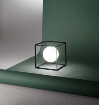 Immagine di Lumetto Comodino Nero Con Sfera Bianca Cube Perenz