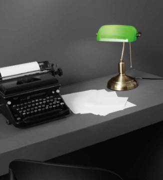 Immagine di Lampada Scrivania Ministeriale Classica Ottone Con Vetro Verde