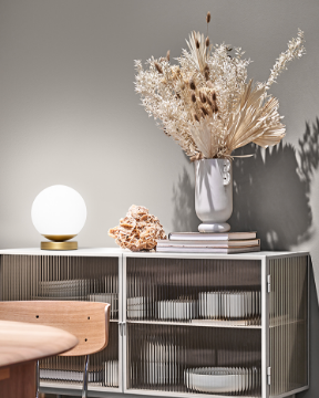Immagine di Lumetto da Comodino Base Oro con Diffusore Sfera Vetro Bianco Maga Perenz 8066 OR