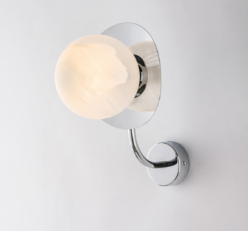 Immagine di Applique Decorativa Struttura Cromo e Paralume Sfera Vetro Bianco Alabastro Selene Bonetti 