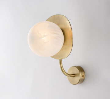 Immagine di Lampada da Parete Decorativa Bronzo con Diffusore Sferico Vetro Bianco Alabastro Selene Bonetti  