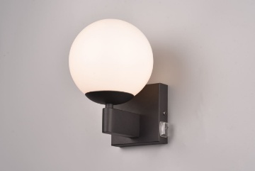 Immagine di Applique Da Esterno o Bagno Kula Sfera Vetro Bianco IP44 Trio Lighting