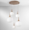 Immagine di Lampadario Finto Legno 5 Bocce Vetro Bianco Per Soggiorno Jaipur Fan