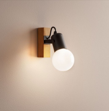 Immagine di Applique Industrial Legno Con Faretto Metallo Nero Orientabile Taffi Smarter