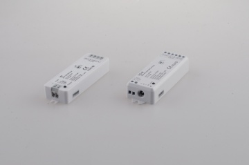 Immagine di Ricevitore RF 2.4G 5 Canali Per Wallpad Radiocomando e DMX Colore/RGB/RGBW/RGB+CCT input 15.5A out 3A