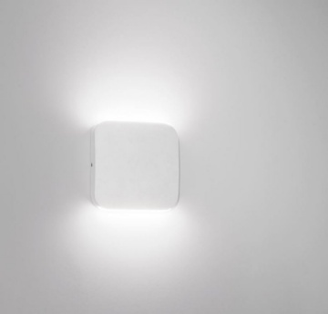Immagine di Applique Da Esterno Kuadra Bianco Doppia Emissione Led Sopra e Sotto IP54 Isyluce 560
