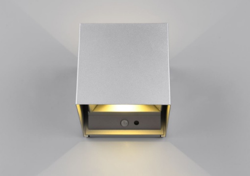 Immagine di Applique Cubo Biemissione Led 1w IP44 Ricaricabile Titanio con Sensore Movimento Talent Trio