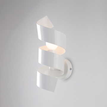 Immagine di Applique Moderna Ricciolo Bianco Per Camera Da Letto Helix Be Light