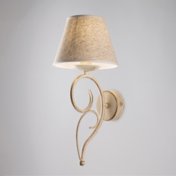 Immagine di Applique Classica Ferro Battuto Avorio Oro Con Paralume Vienna Be Light