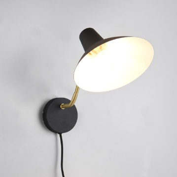 Immagine di Lampada Orientabile Da Parete Nero Ottone Con Cavo Per Camera Da Letto Traveller Trio Lighting