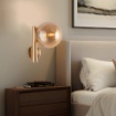 Immagine di Applique Oro Camera Da Letto Con Sfera Ambra Loop Leolux