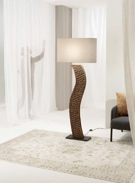 Immagine di Piantana In Legno Scuro Ondulato Con Paralume Design Acacia Fan Europe