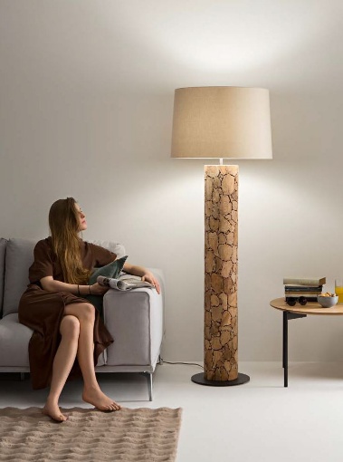 Immagine di Piantana Tronco Di Legno Naturale Con Paralume Tondo Xylo Fan Europe