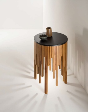 Immagine di Tavolino Legno Noce Rotondo Con Luce Integrata Da Salotto Kengo Fan Europe