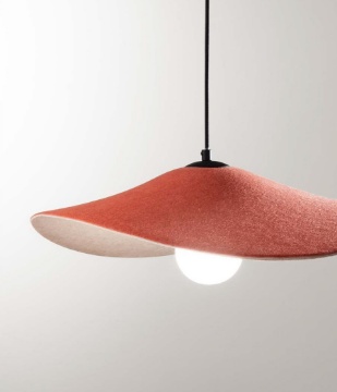 Immagine di Lampada A Sospensione In Feltro Ondulato Lenglen Fan Europe