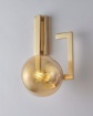 Immagine di Applique Squadrata Oro Con Sfera Vetro Ambra Looper Leolux