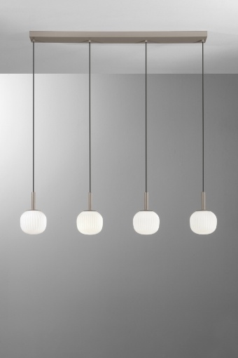 Immagine di Lampadario Lineare Sabbia Per Tavolo Pranzo Con Pendenti Vetro Bianco Eris Fan Europe