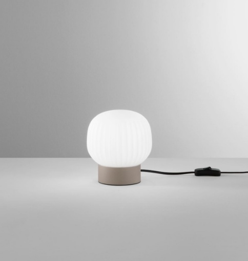 Immagine di Lumetto Da Comodino Eris Sabbia Con Vetro Bianco Rigato Fan Europe