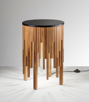 Immagine di Tavolino Legno Noce Rotondo Con Luce Integrata Da Salotto Kengo Fan Europe