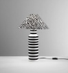 Immagine di Lume Grande Ceramica Bianca Con Decoro Zebrato Nero Kenya Fan Europe