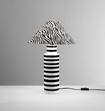 Immagine di Lume Grande Ceramica Bianca Con Decoro Zebrato Nero Kenya Fan Europe