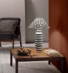 Immagine di Lume Grande Ceramica Bianca Con Decoro Zebrato Nero Kenya Fan Europe