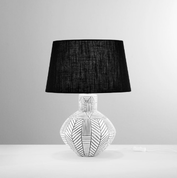 Immagine di Lampada Aztec Ceramica Decorata Bianca Con Paralume Nero Fan Europe