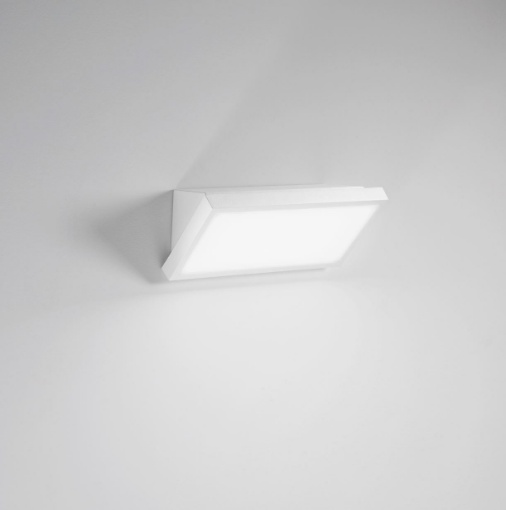 Immagine di Applique Inclinata Rim Bianca IP54 Led 20w Colore Luce Selezionabile Intec