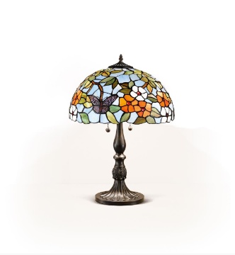 Immagine di Lampada Da Tavolo Tiffany Artigianale Con Decoro Floreale e Farfalle Perenz