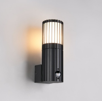 Immagine di Applique Esterna Antracite IP54 Con Sensore Movimento Volga Trio 1xE27