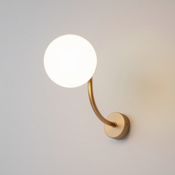 Immagine di Applique Ottone Con Sfera Bianca Vetro Rendez-Vous Maytoni