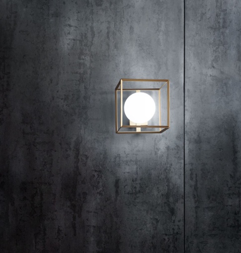 Immagine di Applique Camera da Letto Cubo Metallo Oro Sfera Vetro Cube Perenz
