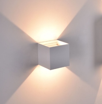 Immagine di Applique Esterna Kendo Cubo Bianco Fasci di Luce Regolabili Led CCT IP65 ACB