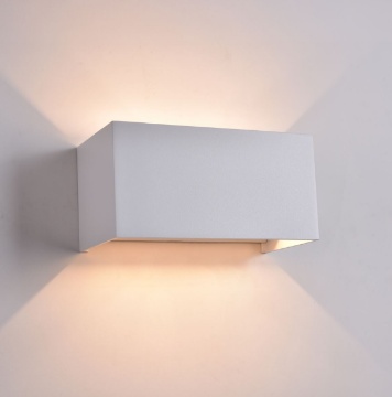 Immagine di Applique Squadrata Kendo Bianca 4 Luci Regolabili Led CCT IP65 ACB
