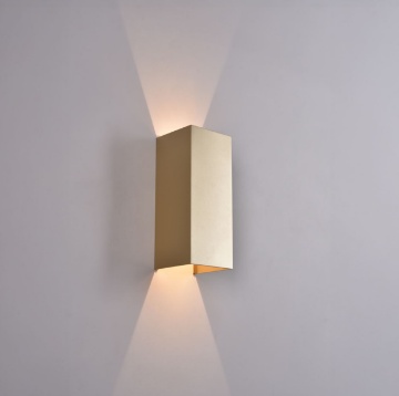 Immagine di Applique Led Biemissione Regolabile Parallelepipedo Oro IP65 ACB Kendo