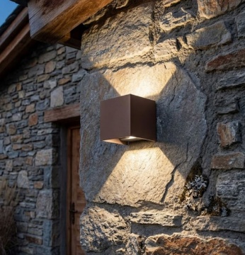 Immagine di Applique Cubo Corten Led 10w CCT Fascio Luce Regolabile IP54 Alfa Intec Light